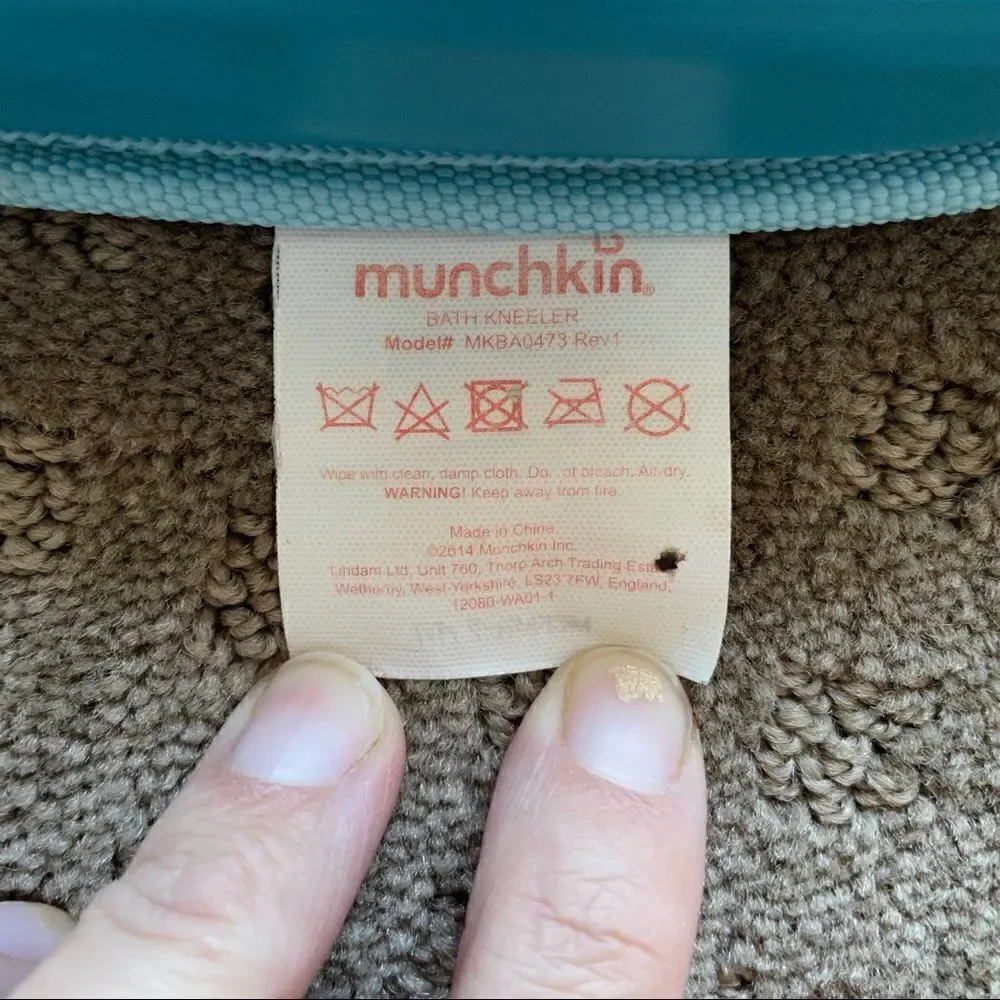 Munchkin Dandy Dots Multi-color Water Resistant Bathroom Kneeler Pad EUC
